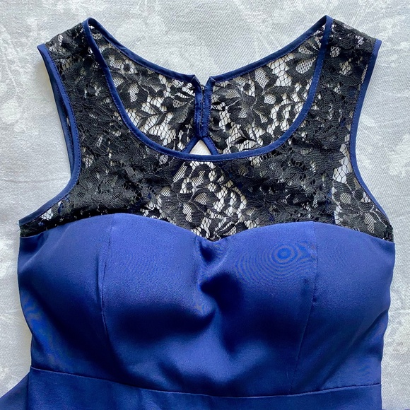 Size 2 Guess Dress - Picture 5 of 6